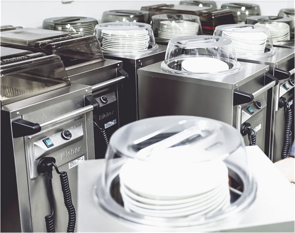 Transportwagen aus Edelstahl für Großküchen